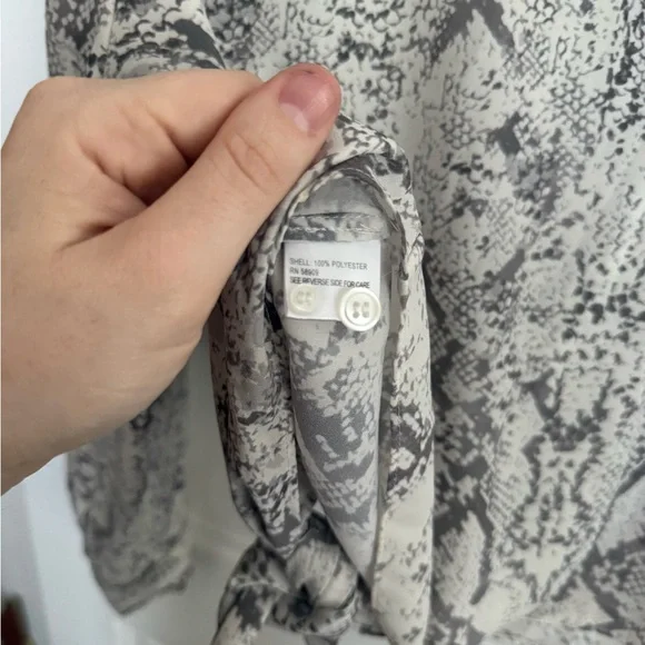 Gianni Bini Cream and Gray Snakeskin Blouse - Picture 6 of 6